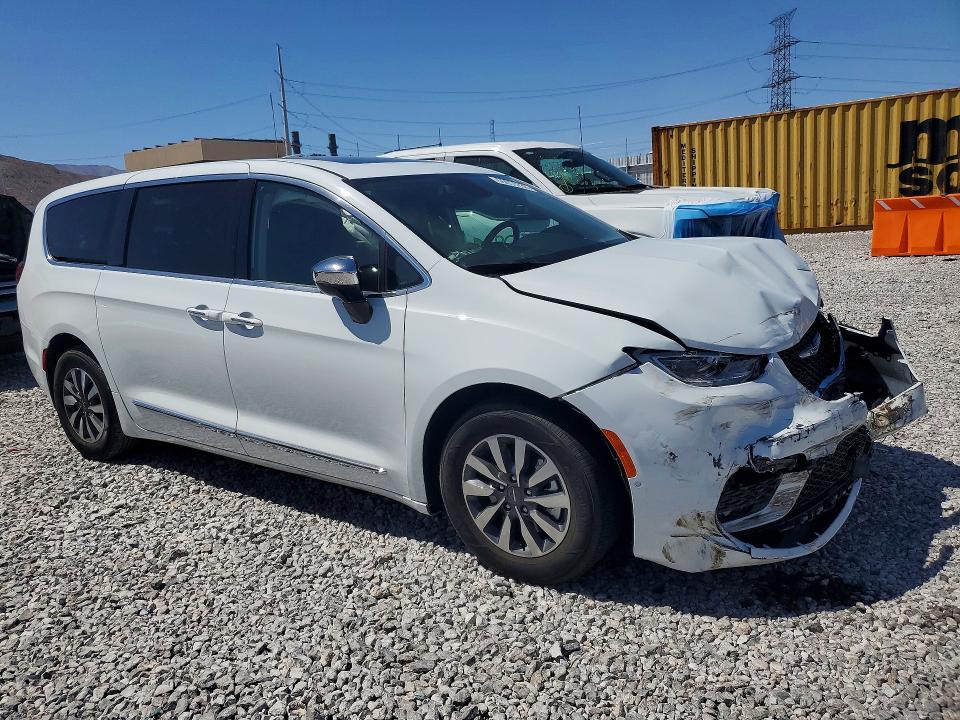Photo 4 from auction – 2023 CHRYSLER PACIFICA with VIN 2C4RC1S77PR500445