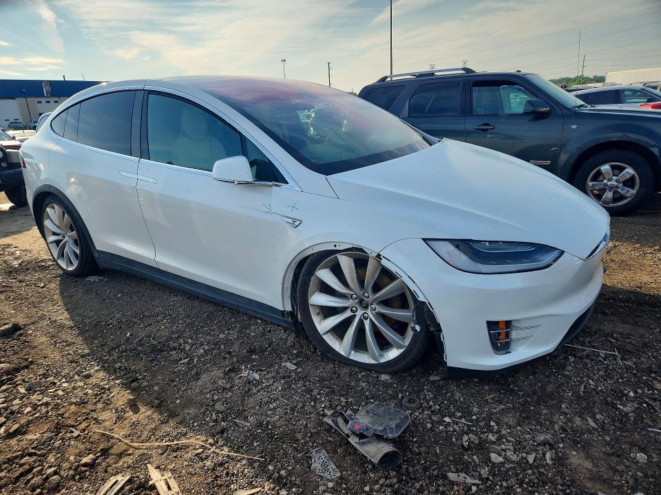 Photo 4 from auction – 2016 TESLA MODEL X with VIN 5YJXCBE2XGF014527
