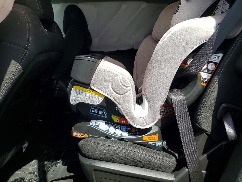Photo 11 from auction – 2017 CHEVROLET TRAVERSE with VIN 1GNKRGKDXHJ336078