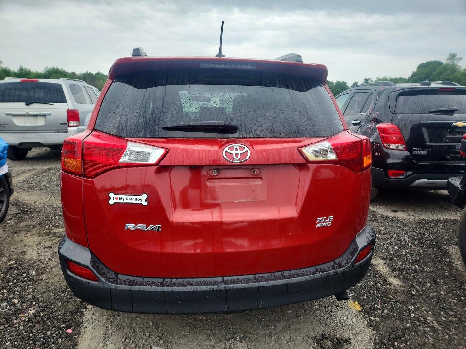 Photo 6 from auction – 2015 TOYOTA RAV4 with VIN JTMRFREV8FJ028095