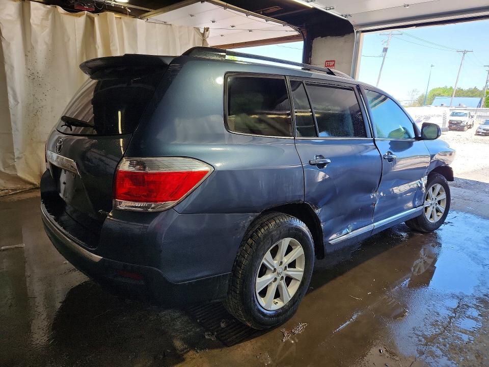 Photo 3 from auction – 2013 TOYOTA HIGHLANDER with VIN 5TDBK3EH2DS270577
