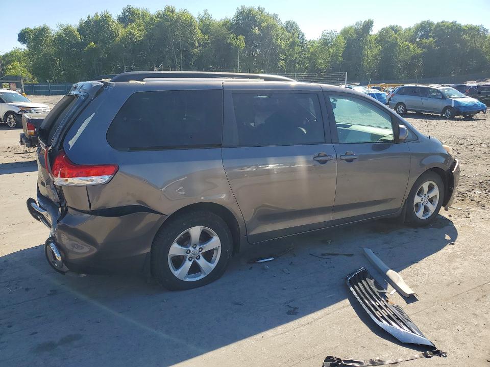 Photo 3 from auction – 2012 TOYOTA SIENNA with VIN 5TDKK3DC7CS210413