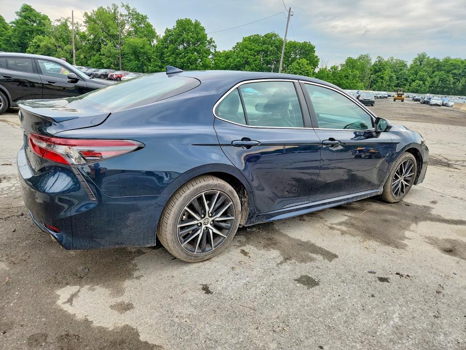 Photo 3 from auction – 2021 TOYOTA CAMRY with VIN 4T1G11AK2MU486242
