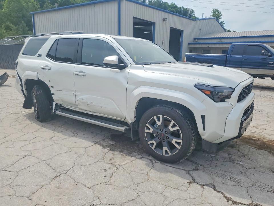 Foto 4 de la subasta – 2026 TOYOTA 4RUNNER con VIN JTEVA5BR3T5079226