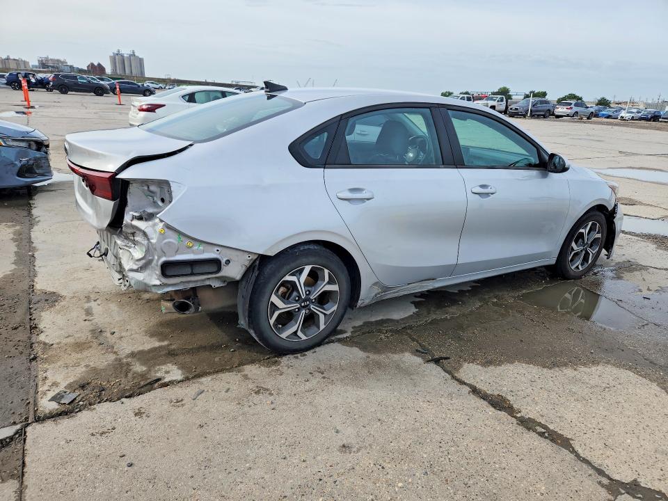 Photo 3 from auction – 2021 KIA FORTE with VIN 3KPF24AD4ME383399