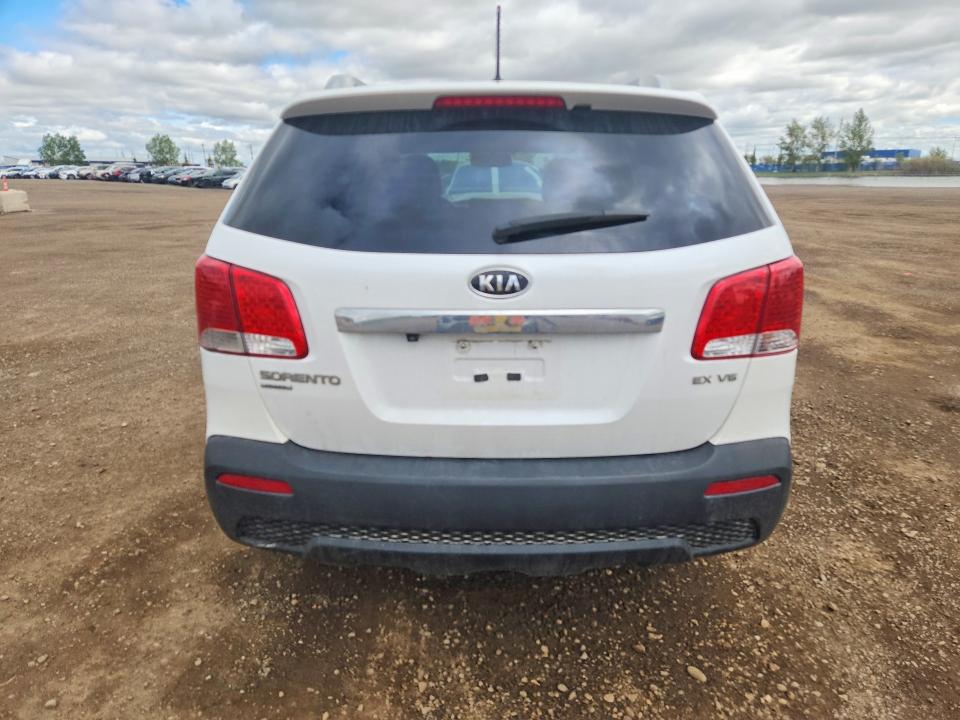 Photo 6 from auction – 2011 KIA SORENTO with VIN 5XYKUDA23BG126175