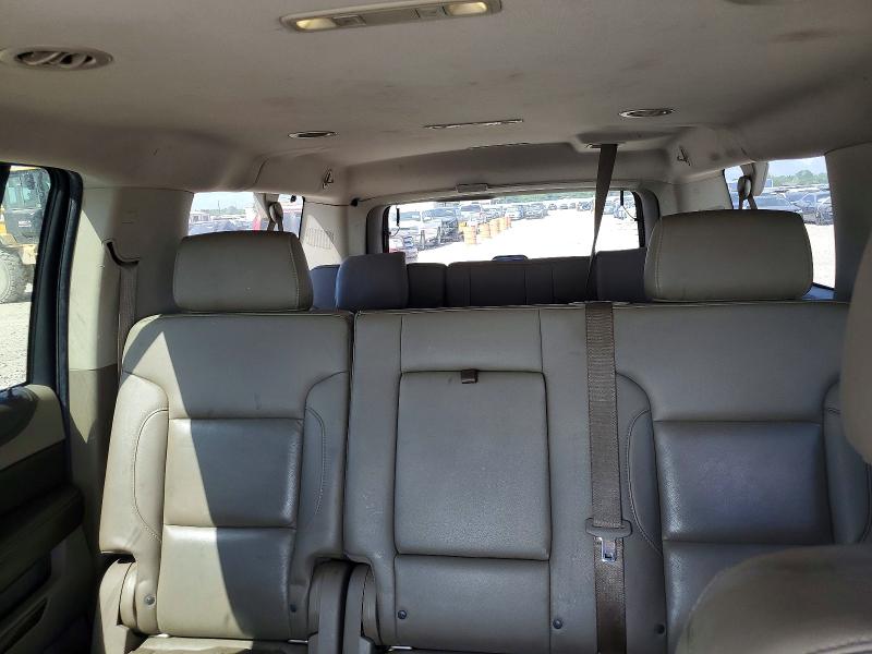 Photo 10 from auction – 2016 CHEVROLET SUBURBAN with VIN 1GNSCHKC9GR358510
