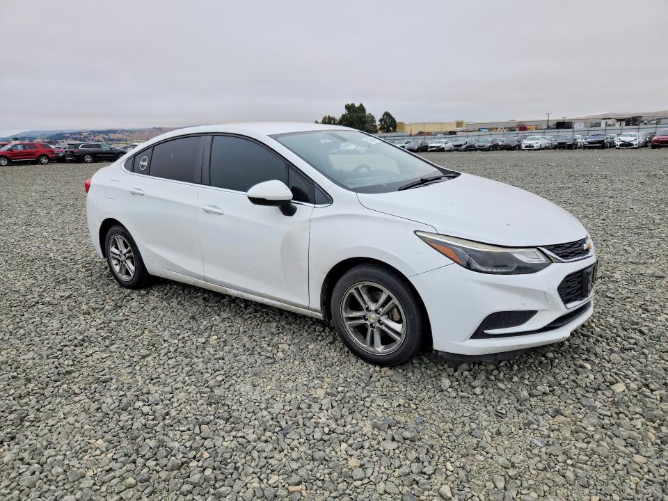Photo 4 from auction – 2017 CHEVROLET CRUZE with VIN 1G1BE5SM1H7175697