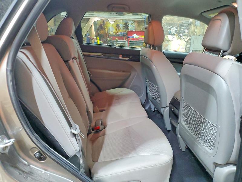 Photo 11 from auction – 2015 KIA SORENTO with VIN 5XYKTDA65FG575580