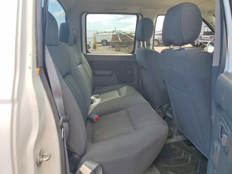 Photo 10 from auction – 2004 NISSAN FRONTIER with VIN 1N6ED27T34C401193