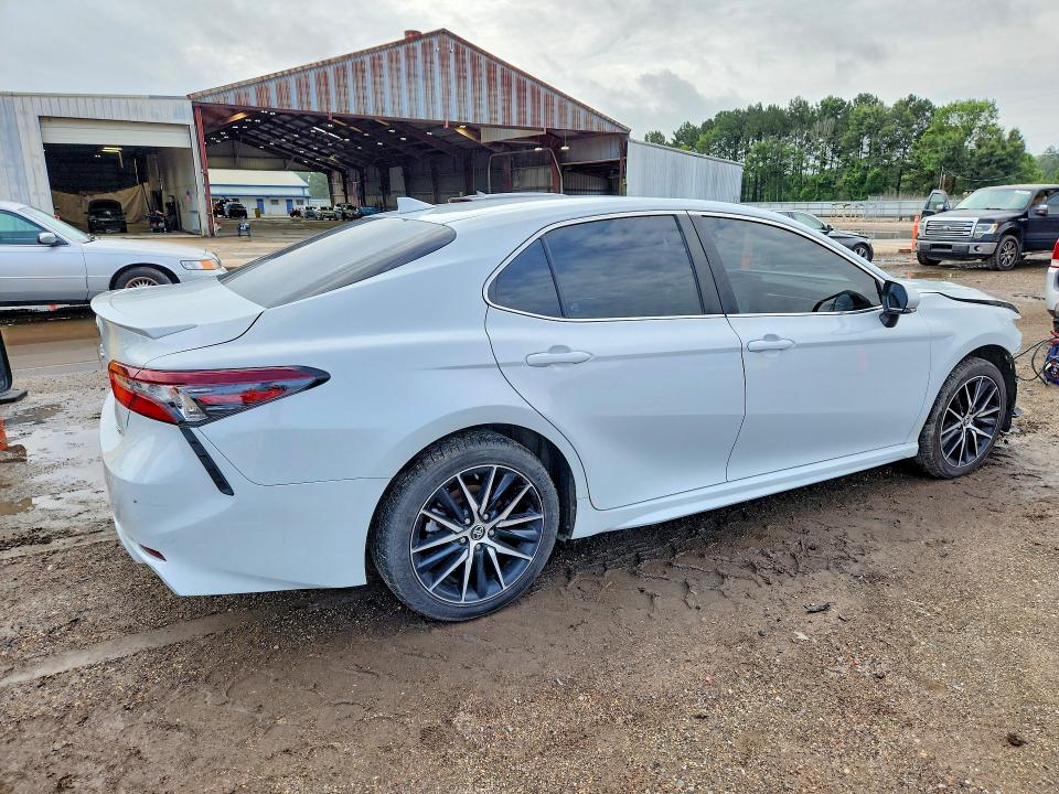 Снимка 3 от търг – 2024 TOYOTA CAMRY с VIN 4T1G11AKXRU236979