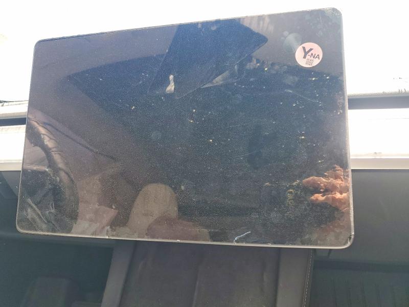 Foto 9 de la subasta – 2024 TESLA MODEL Y con VIN 7SAYGAEE0RF037978