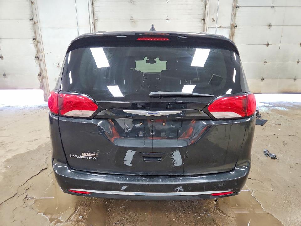 Photo 6 from auction – 2017 CHRYSLER PACIFICA with VIN 2C4RC1BGXHR811756
