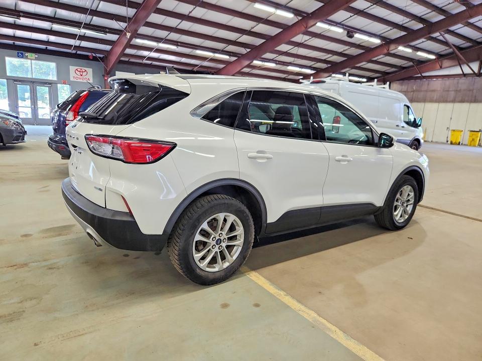 Photo 3 from auction – 2020 FORD ESCAPE with VIN 1FMCU9G63LUB46496