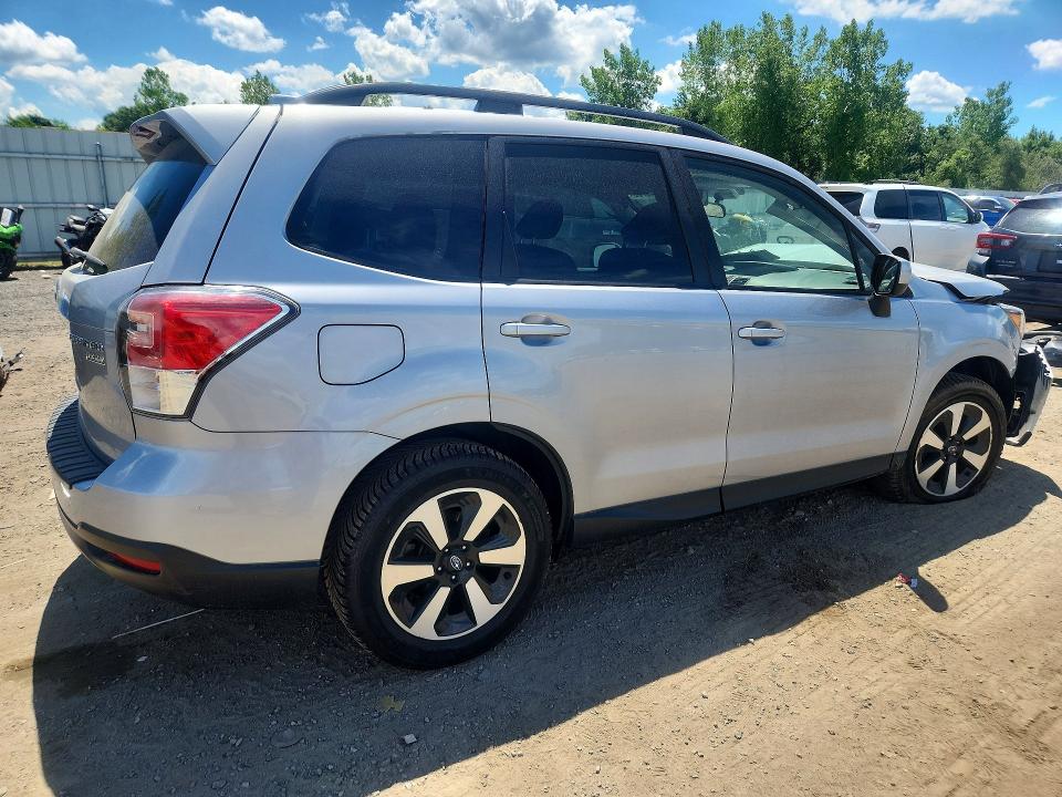 Photo 3 from auction – 2018 SUBARU FORESTER with VIN JF2SJAEC4JH412053