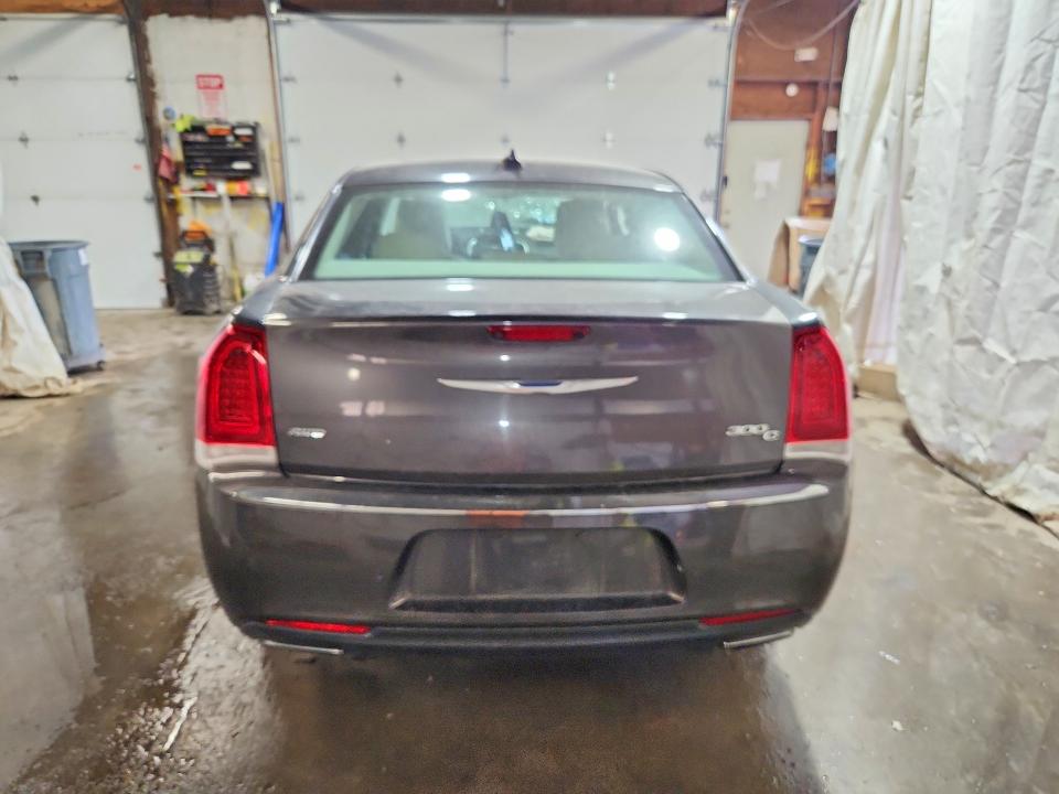 Photo 6 from auction – 2015 CHRYSLER 300C with VIN 2C3CCAKG2FH899604