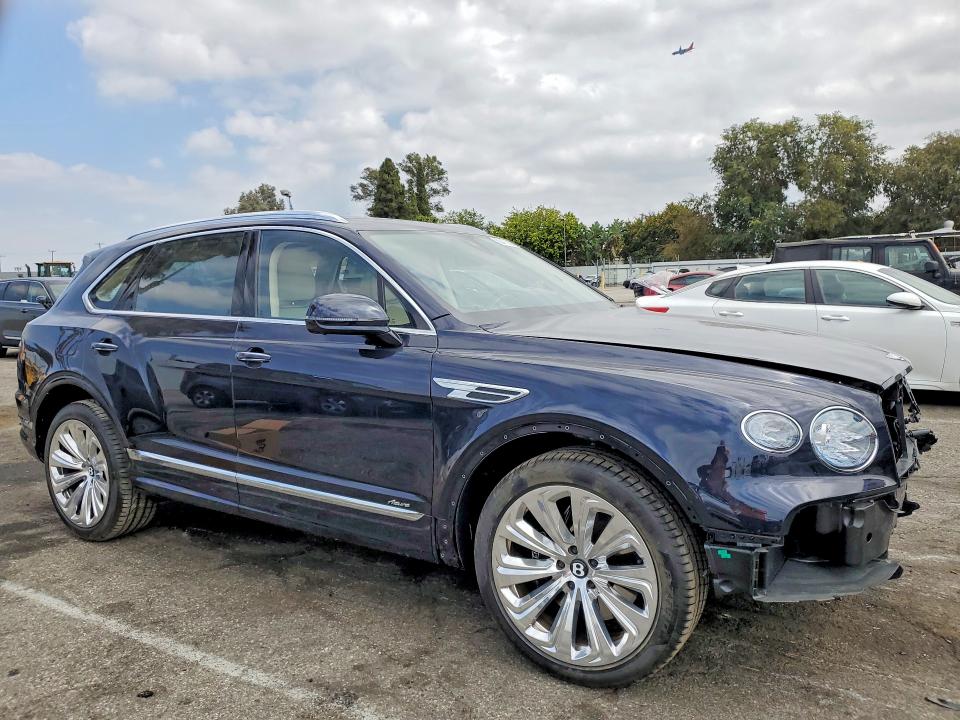 Photo 4 from auction – 2025 BENTLEY BENTAYGA with VIN SJAAT2ZV3SC028786
