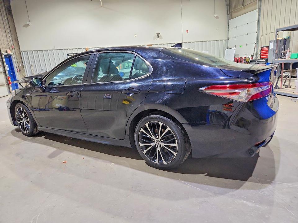 Photo 2 from auction – 2018 TOYOTA CAMRY HYBRID with VIN 4T1B21HK2JU002479