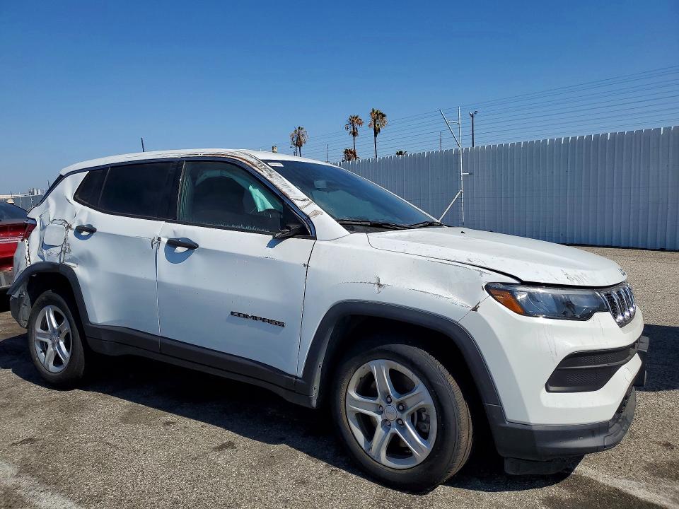 Photo 4 from auction – 2023 JEEP COMPASS with VIN 3C4NJDAN8PT574833