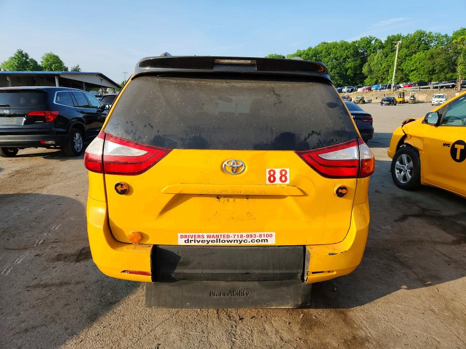 Photo 6 from auction – 2017 TOYOTA SIENNA with VIN 5TDKZ3DC4HS876051