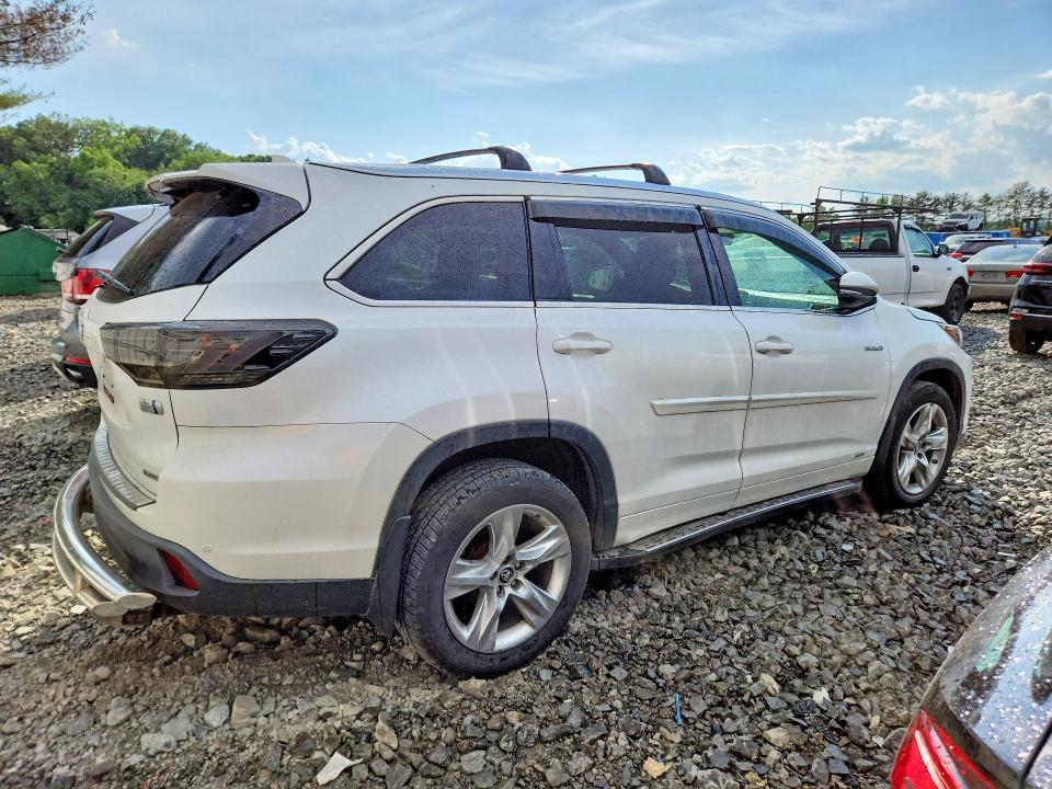 Photo 3 from auction – 2016 TOYOTA HIGHLANDER with VIN 5TDDCRFH7GS014737