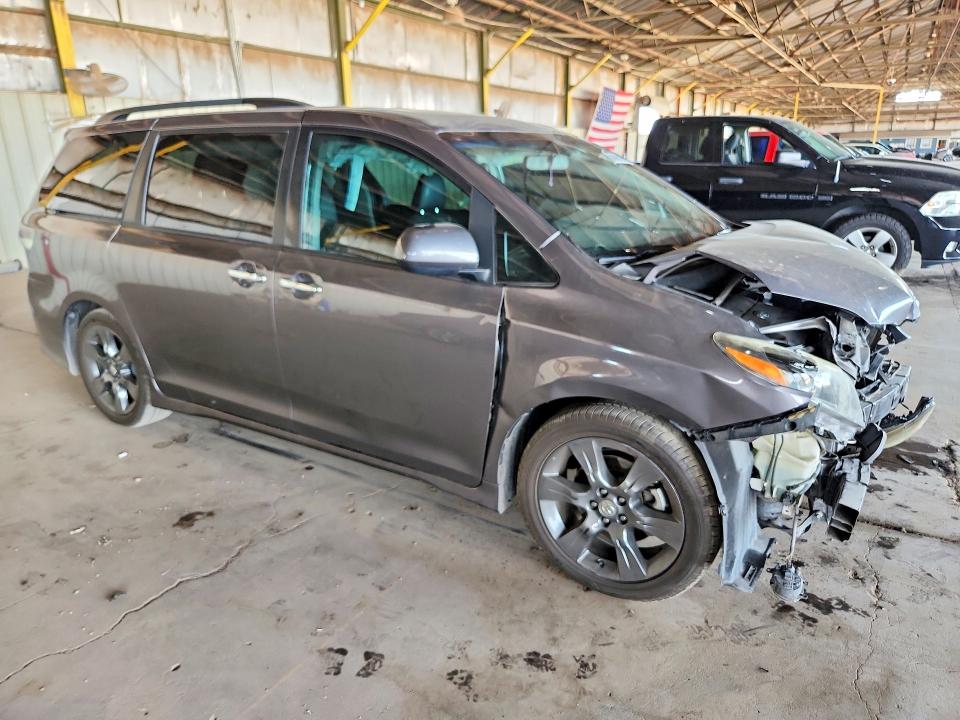 Photo 4 from auction – 2016 TOYOTA SIENNA with VIN 5TDXK3DC7GS743079