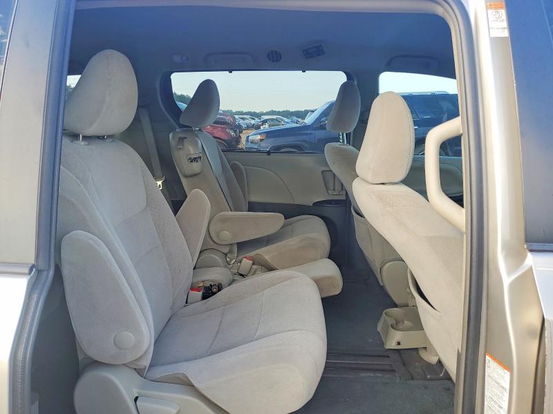 Photo 11 from auction – 2017 TOYOTA SIENNA with VIN 5TDKZ3DC3HS789757