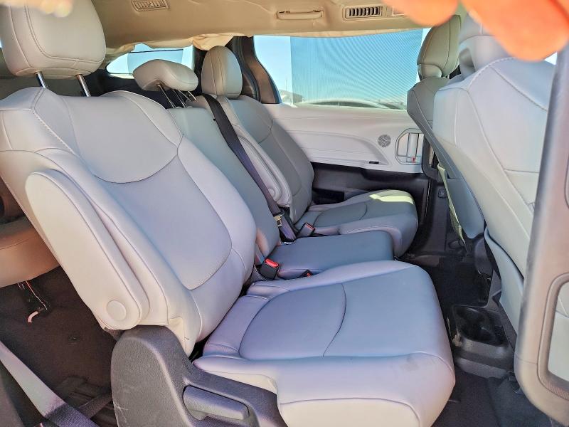 Zdjęcie 11 z aukcji – 2026 TOYOTA SIENNA z VIN 5TDYRKEC6TS324210