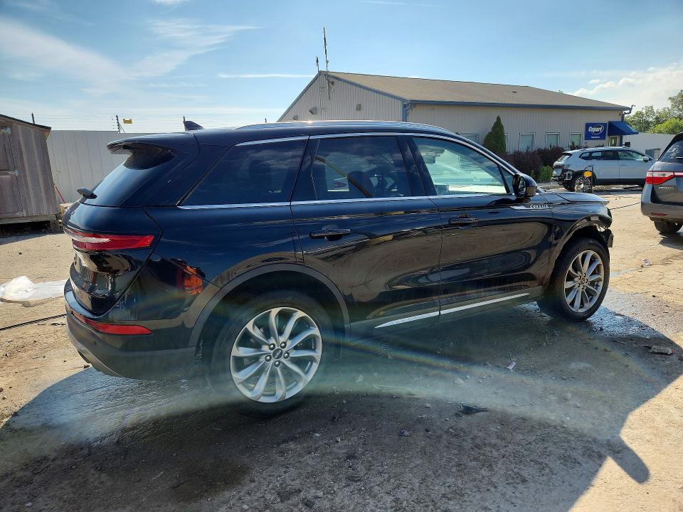 Photo 3 from auction – 2022 LINCOLN CORSAIR with VIN 5LMCJ1D99NUL30267