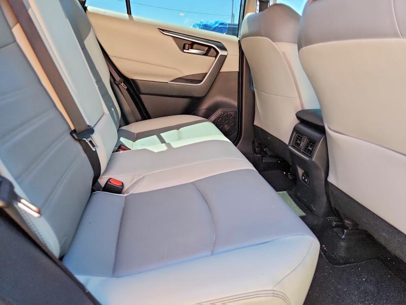 Photo 11 from auction – 2019 TOYOTA RAV4 with VIN JTMC1RFV3KD517001