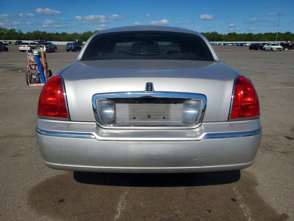 Photo 6 from auction – 2010 LINCOLN TOWN CAR with VIN 2LNBL8CV0AX752706