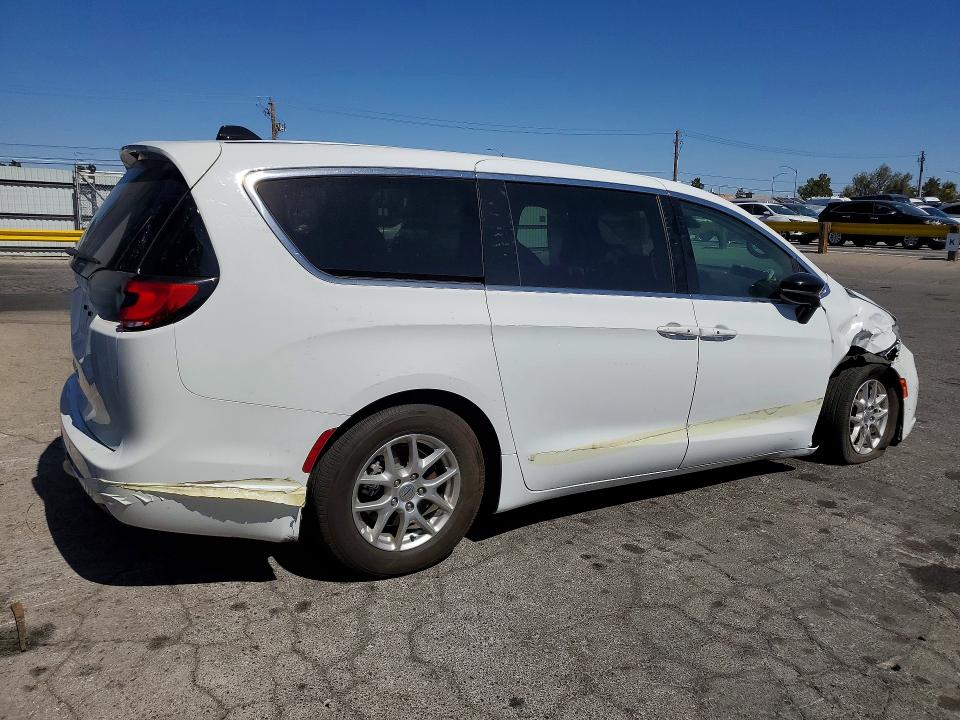 Photo 3 from auction – 2024 CHRYSLER PACIFICA with VIN 2C4RC1BG0RR158632