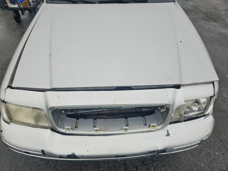 Photo 11 from auction – 2004 FORD CROWN VICTORIA with VIN 2FAFP74W84X186462