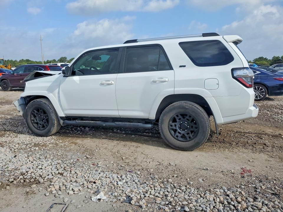 Photo 2 from auction – 2023 TOYOTA 4RUNNER with VIN JTEEU5JR1P5289211
