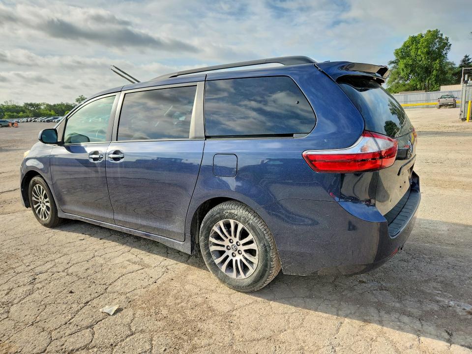 Photo 2 from auction – 2018 TOYOTA SIENNA with VIN 5TDYZ3DC7JS943449