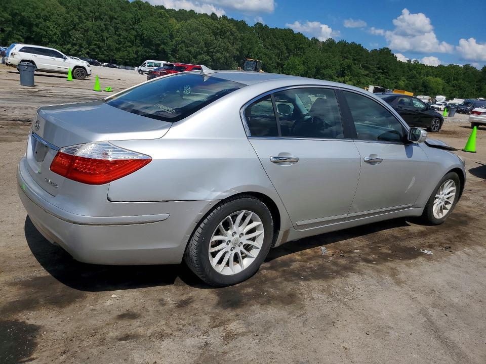 Photo 3 from auction – 2009 HYUNDAI GENESIS with VIN KMHGC46E99U021026