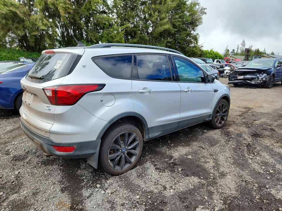 Photo 3 from auction – 2019 FORD ESCAPE with VIN 1FMCU9GD3KUA07532