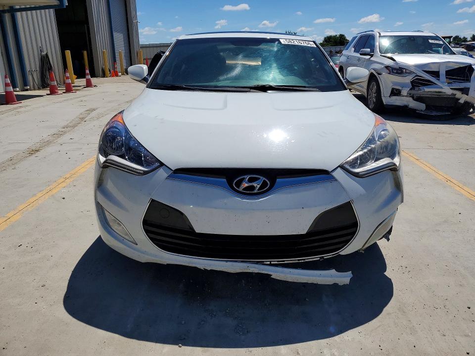 Photo 5 from auction – 2016 HYUNDAI VELOSTER with VIN KMHTC6AD2GU300307