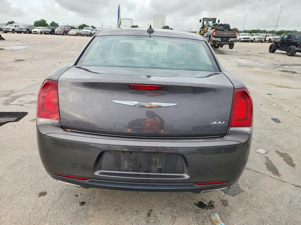 Photo 6 from auction – 2019 CHRYSLER 300 with VIN 2C3CCAAG6KH589869