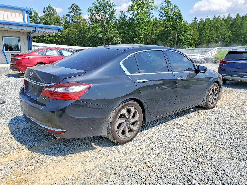 Photo 3 from auction – 2016 HONDA ACCORD with VIN 1HGCR3F82GA025473
