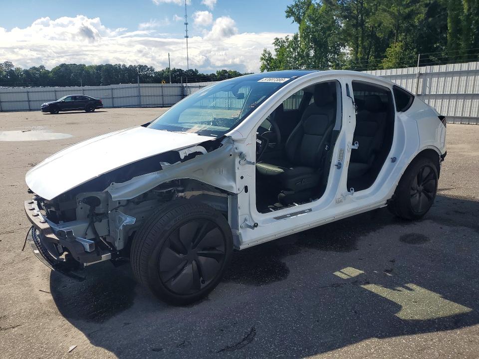 TESLA MODEL Y 2026 with VIN 7SAYGDEE8TA605061 - Photo from auction