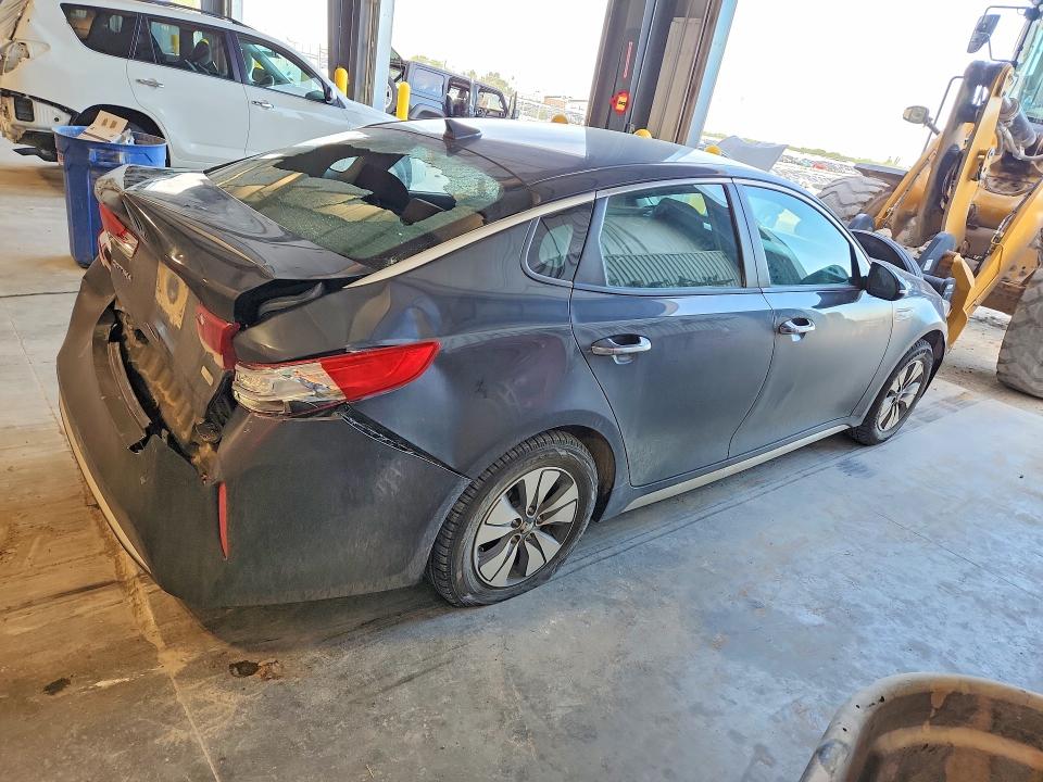 Photo 3 from auction – 2017 KIA OPTIMA with VIN KNAGT4LE9H5018531