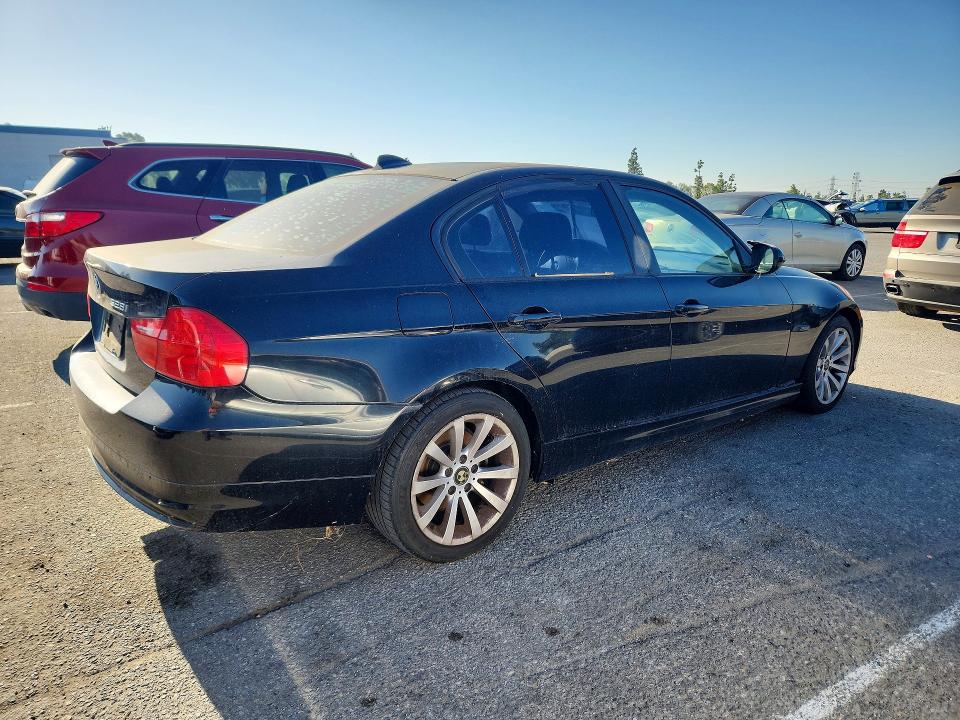Photo 3 from auction – 2011 BMW 328 with VIN WBAPH5G59BNN59443
