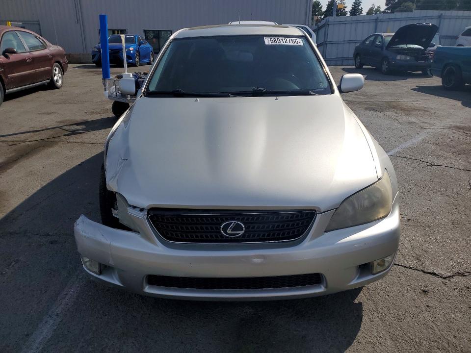 Photo 5 from auction – 2002 LEXUS IS with VIN JTHBD192720059510