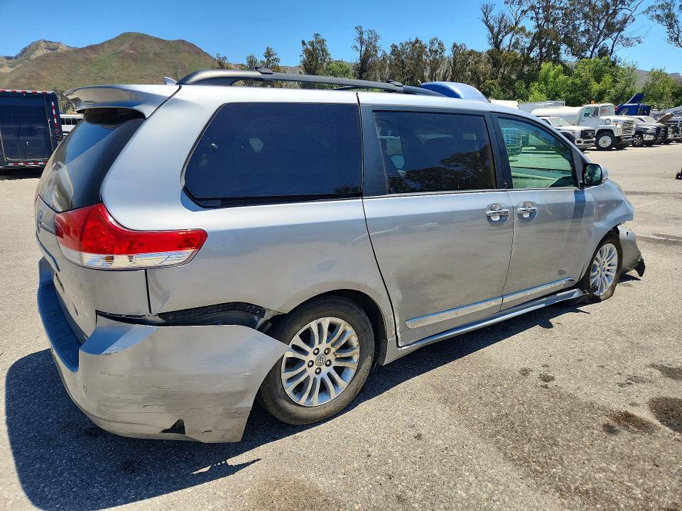 Photo 3 from auction – 2013 TOYOTA SIENNA with VIN 5TDYK3DC0DS357054