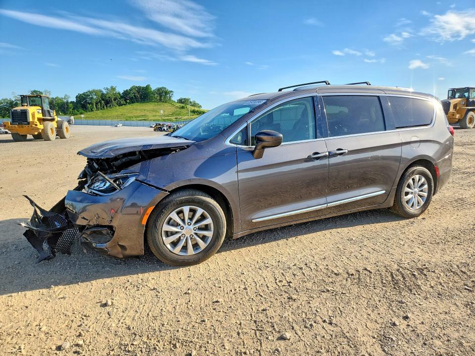 CHRYSLER PACIFICA 2018 with VIN 2C4RC1BG2JR263600 - Photo from auction