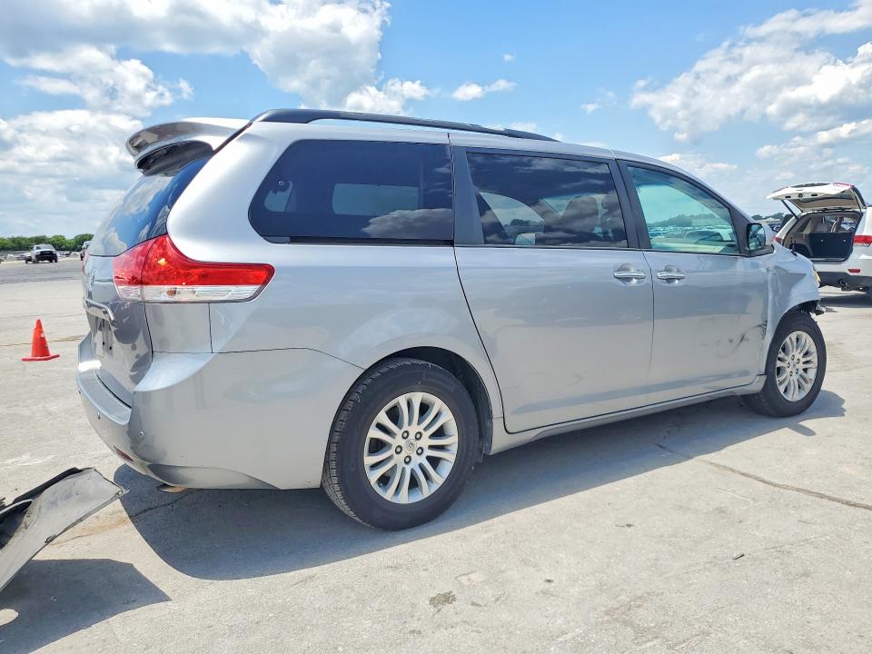 Photo 3 from auction – 2013 TOYOTA SIENNA with VIN 5TDYK3DC7DS343359