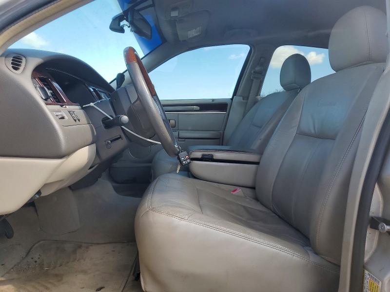 Photo 7 from auction – 2010 LINCOLN TOWN CAR with VIN 2LNBL8CV0AX752706
