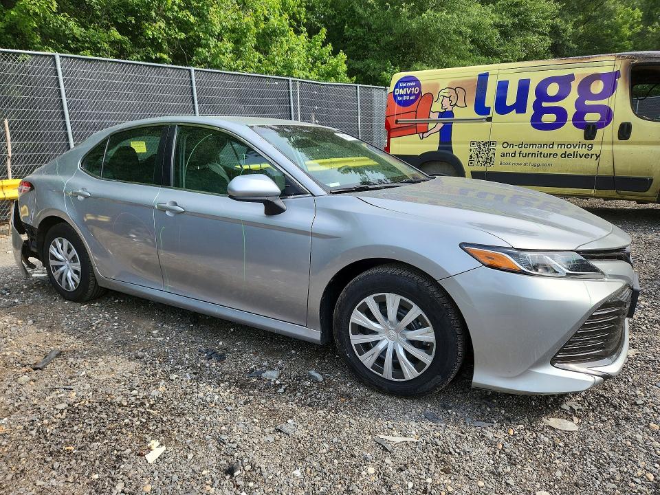 Photo 4 from auction – 2018 TOYOTA CAMRY with VIN 4T1B31HK5JU501967