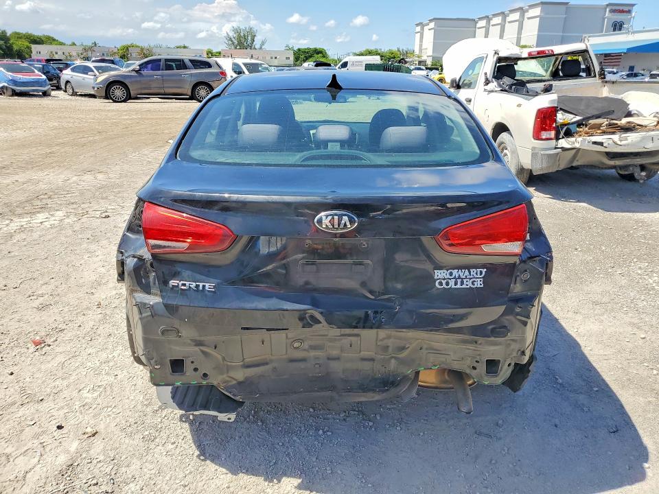 Foto 6 de la subasta – 2017 KIA FORTE con VIN 3KPFL4A70HE017002